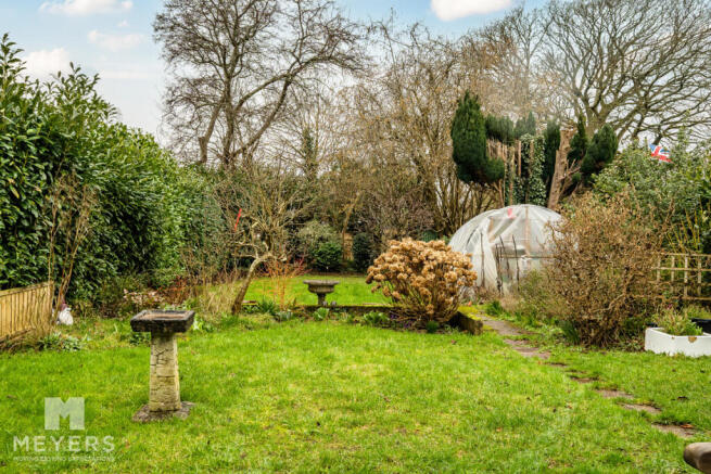 4 bed property, in Clayford Avenue, £525,000