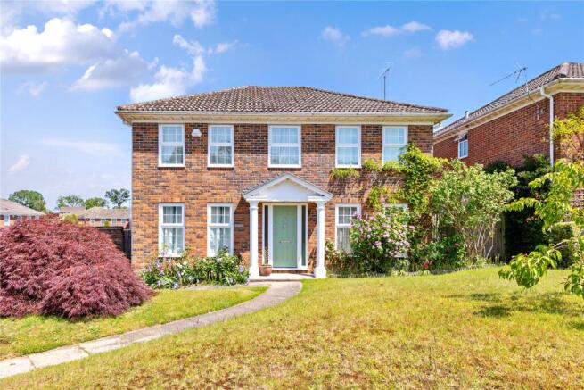 4 bed property, in Parkhurst Fields, £750,000
