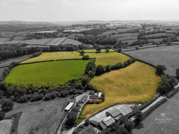 4 bed property, in Seven Crosses, £600,000