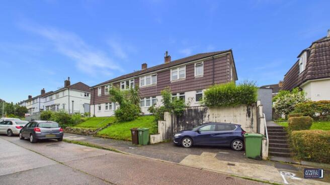 3 bed property, in Rothesay Gardens, £140,000