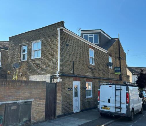 1 bed property, in 13C Nelson Road, £135,000
