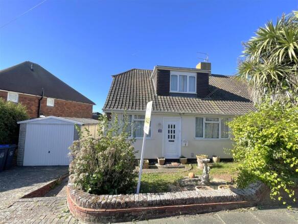 2 bed property, in Greenways Crescent, £435,000