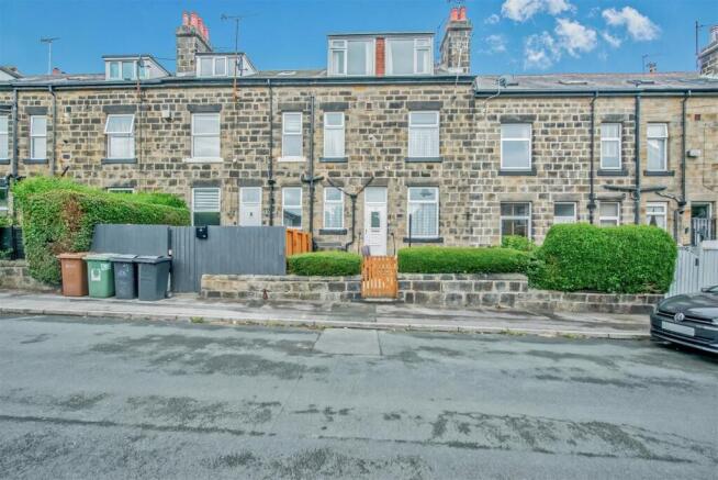 3 bed property, in Wellington Mount, £180,000