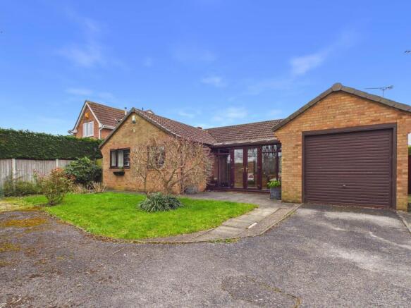 3 bed property, in Baverstock Close, £325,000