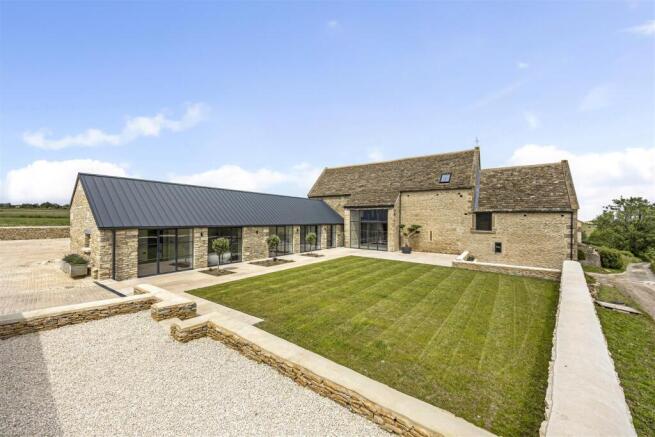 4 bed property, in Middledown, £2,750,000