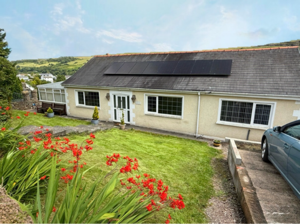4 bed property, in Valley View, £495,000