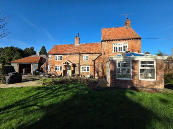 4 bed property, in South Street, £625,000