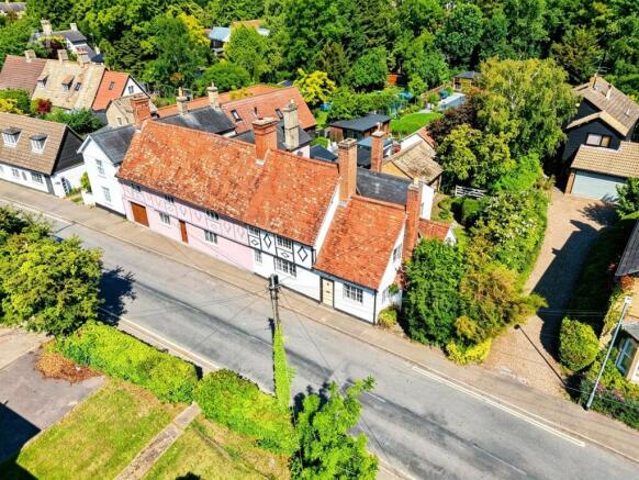 4 bed property, in High Street, £550,000