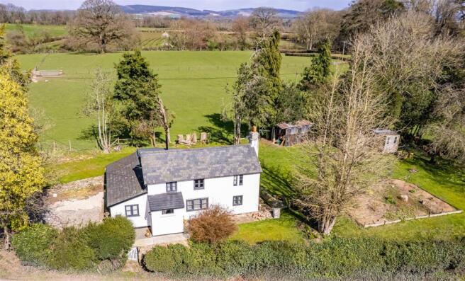 2 bed property, in Lyonshall, £395,000