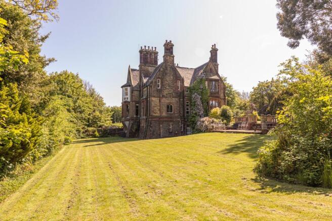 4 bed property, in Millwood Manor, £685,000