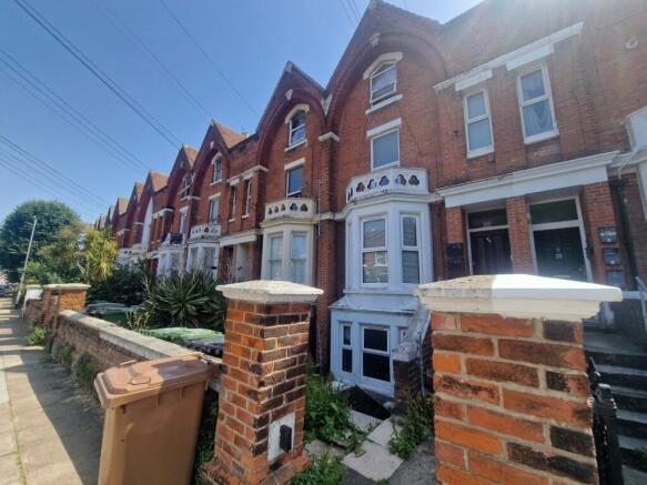 1 bed property, in St. Andrews Road, £119,500