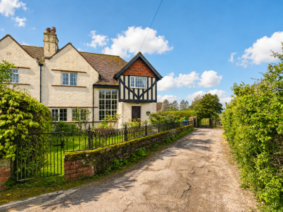 3 bed property, in Cappercleuch, £350,000