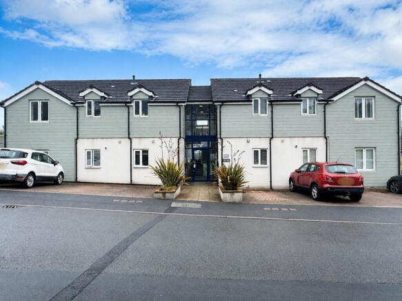 2 bed property, in Grantley Gardens, £162,000