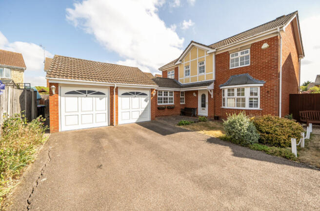 4 bed property, in Barn Mead, £530,000