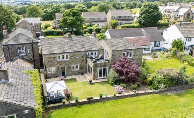 4 bed property, in Faircroft, £950,000