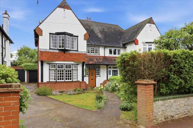 4 bed property, in Eastwood Boulevard, £600,000