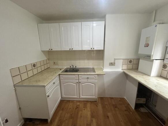 1 bed property, in Claret Gardens, £160,000