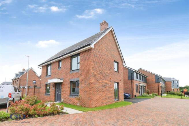 3 bed property, in Clifford Fletcher Walk, £275,000
