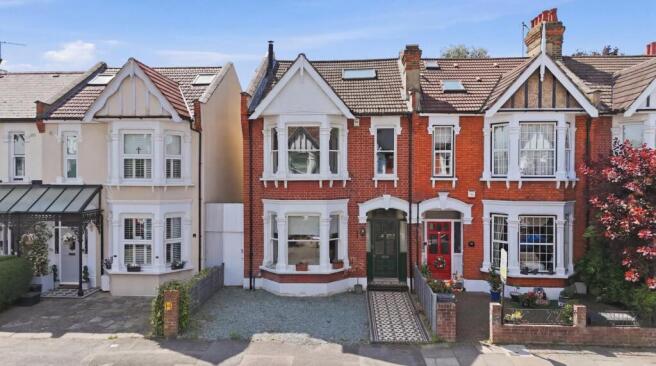 4 bed property, in Herongate Road, £1,175,000