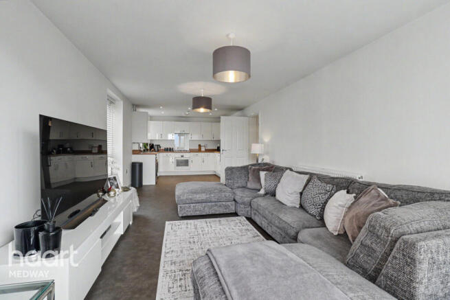2 bed property, in Starboard Crescent, £250,000