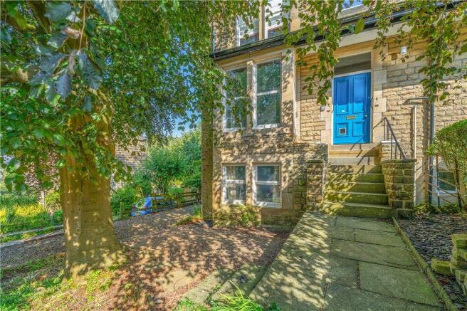 2 bed property, in Eaton Road, £295,000