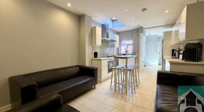 6 bed property, in Tiverton Road, £525,000