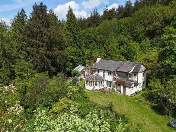 4 bed property, in Combebow, £725,000