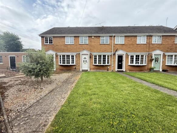 2 bed property, in Portia Close, £245,000