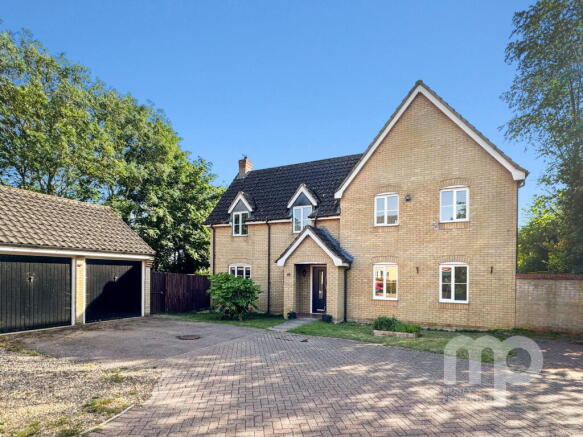 4 bed property, in Wood Avens Way, £535,000