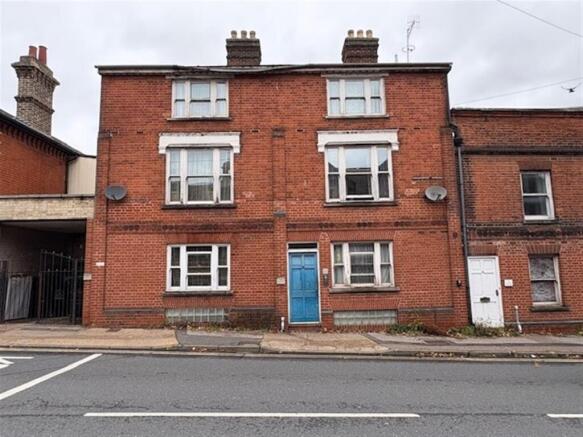 1 bed property, in Stoke Street, £75,000