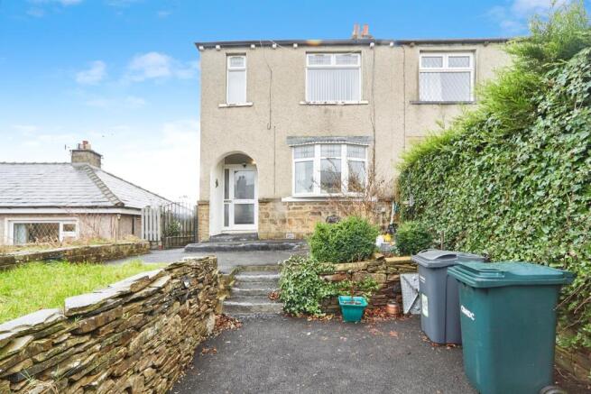 3 bed property, in Oakworth Road, £180,000