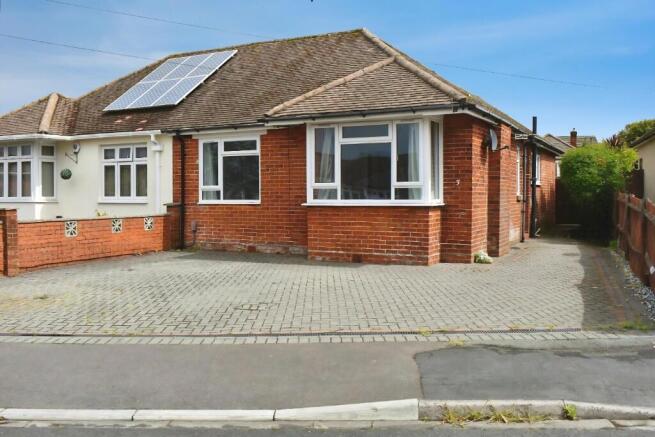 3 bed property, in Cleethorpes Road, £325,000
