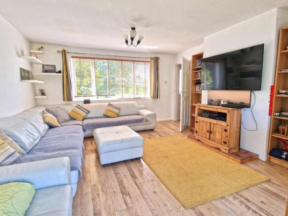 3 bed property, in Elderfield Road, £329,995
