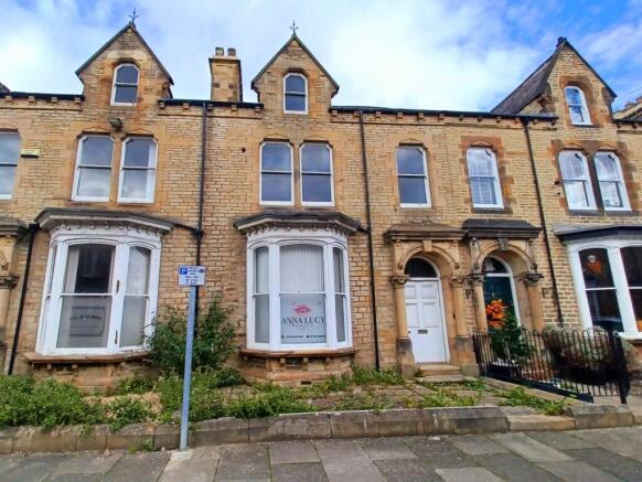 5 bed property, in Victoria Avenue, £150,000