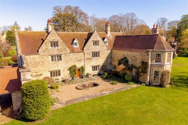 8 bed property, in Fulbeck NG32, £1,600,000