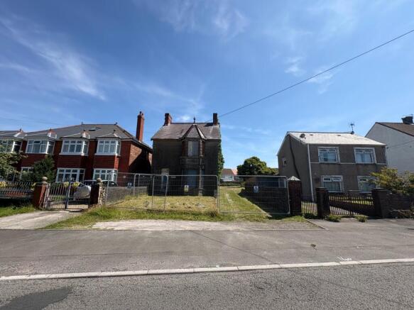 4 bed property, in Bridgend CF32, £280,000