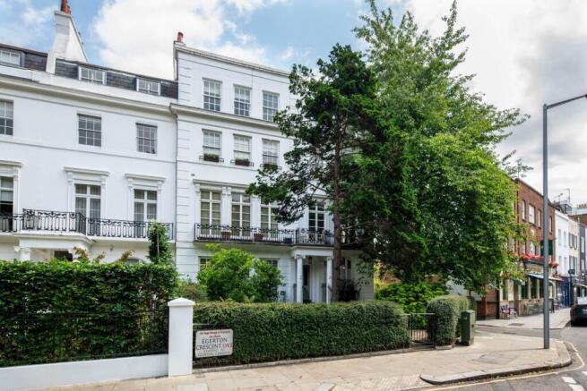 1 bed property, in Egerton Crescent, £675,000