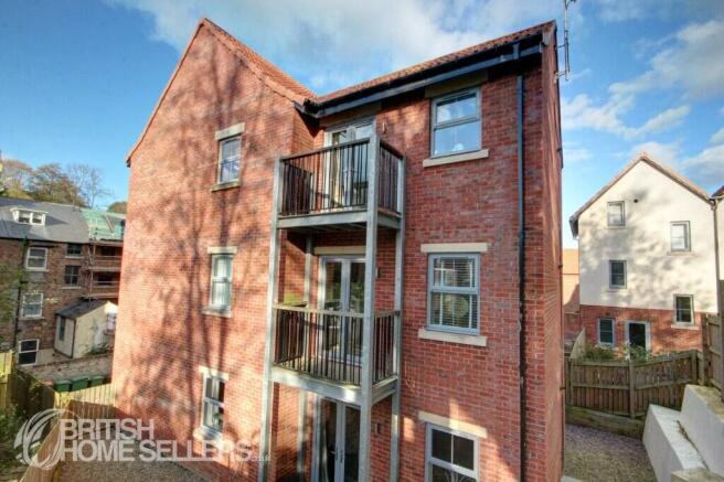 2 bed property, in Spa Well Court, £215,000