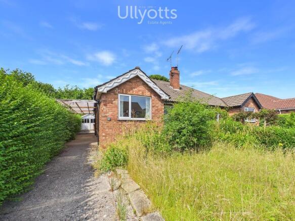 2 bed property, in The Mount, £145,000