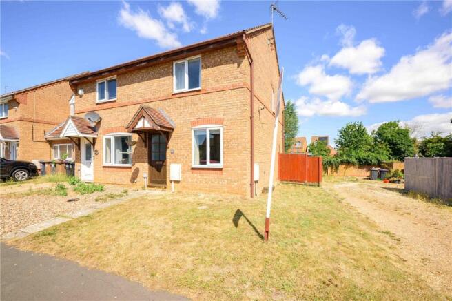 2 bed property, in Winchester Way, £150,000