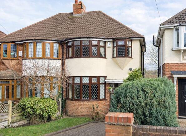 3 bed property, in Court Lane, £250,000