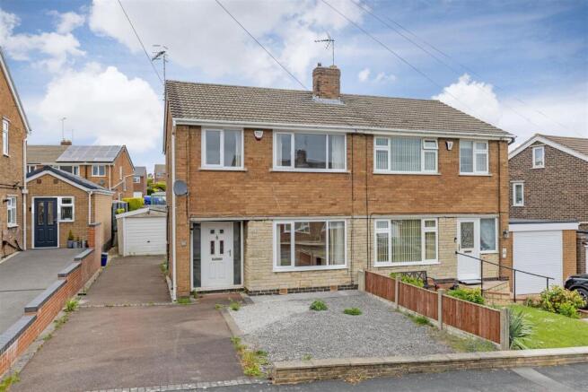3 bed property, in Norwood Avenue, £175,000