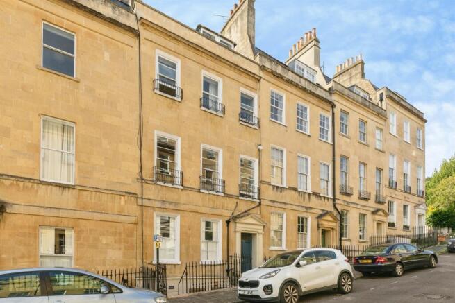 1 bed property, in Great Bedford Street, £225,000