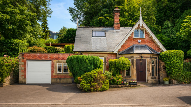 3 bed property, in Edgehill Lodge, £699,950