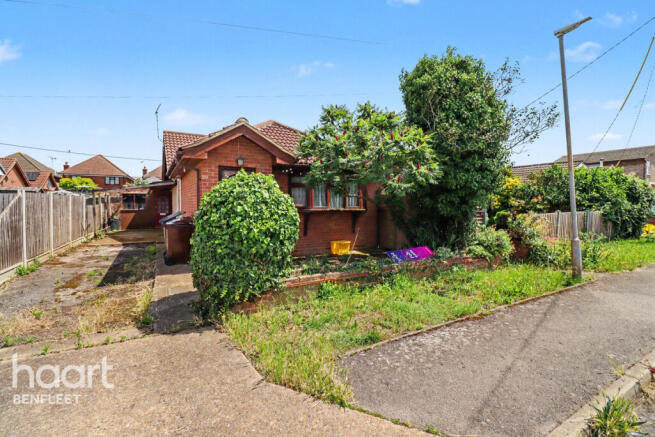 2 bed property, in Northfalls Road, £290,000