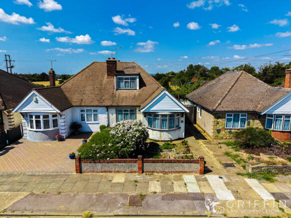 3 bed property, in Fairfield Avenue, £300,000