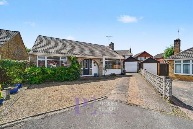 2 bed property, in Spa Drive, £280,000