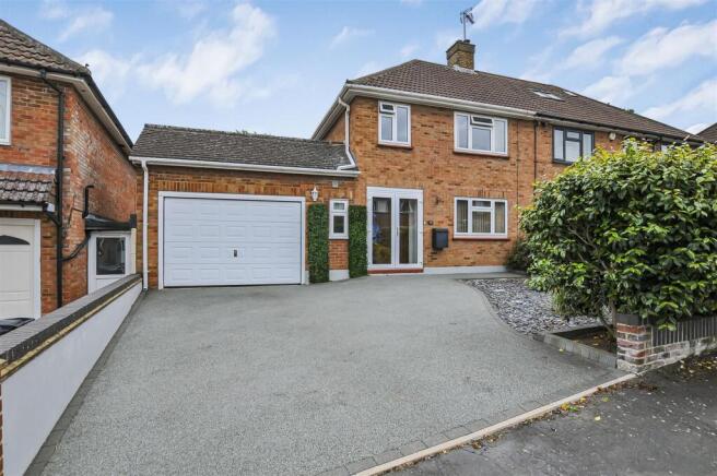 3 bed property, in Reynards Way, £630,000
