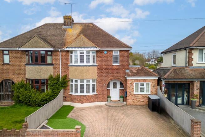 3 bed property, in Rupert Avenue, £650,000