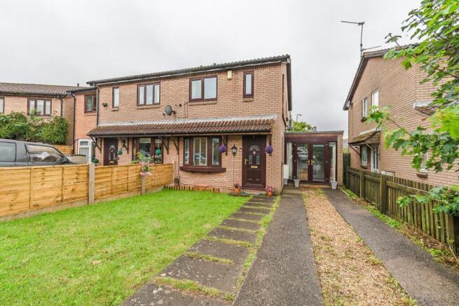 3 bed property, in Greenway Court, £235,000